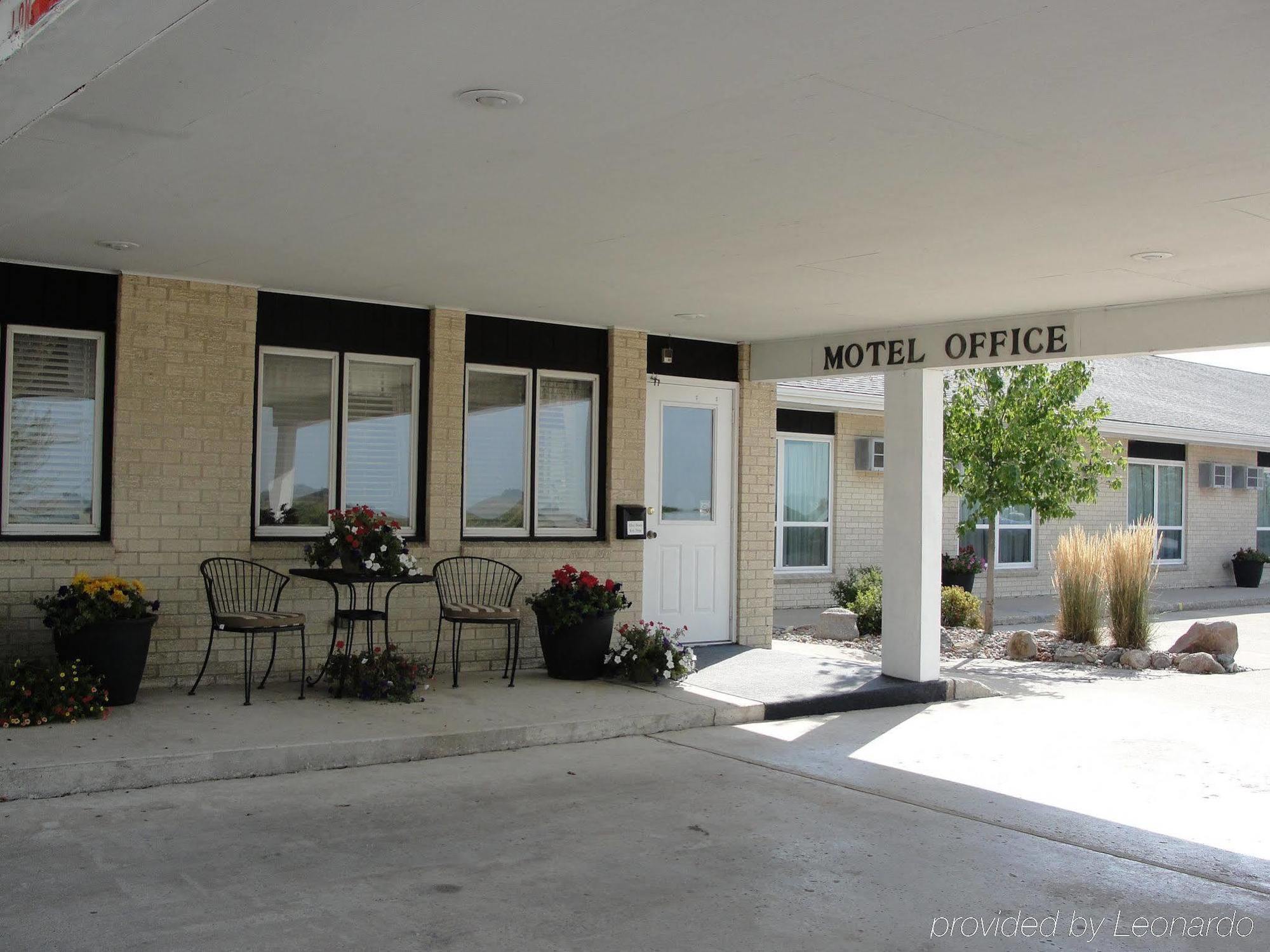 Super 8 By Wyndham Williams Hotel Kültér fotó