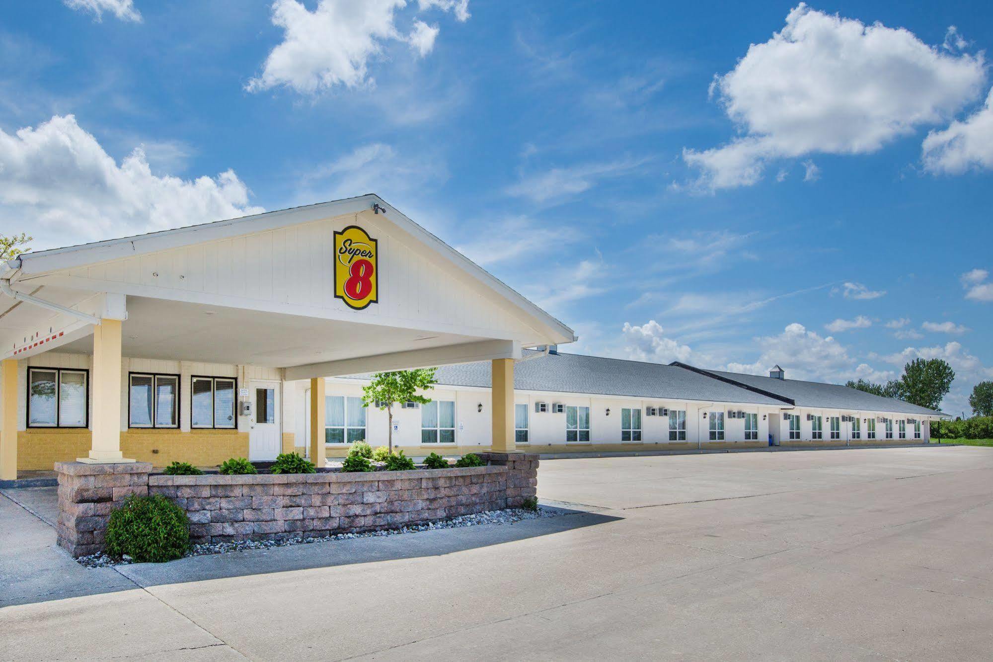 Super 8 By Wyndham Williams Hotel Kültér fotó